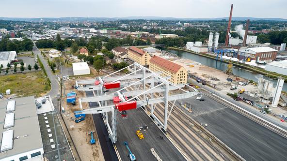 Ansicht von oben auf das neuen Containerterminal im Hafen Osnabrück