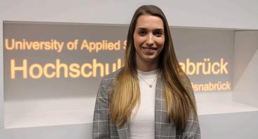 Absolventin Alina Pieper gehört zu den Preisträgerinnen und Preisträgern der StudyUp-Awards an der Hochschule Osnabrück.