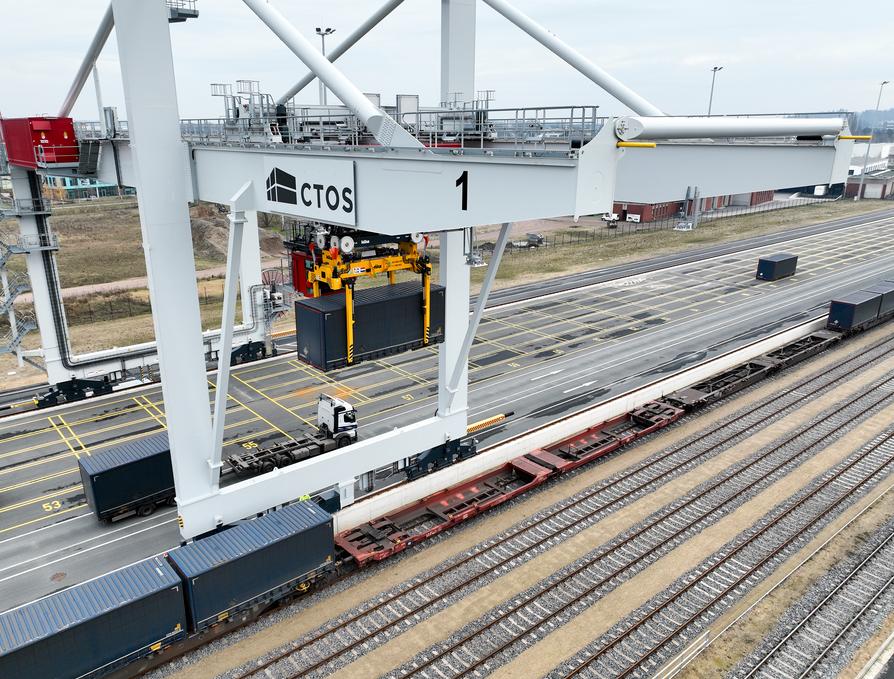 Das neue Containerterminal Osnabrück ist im Probebetrieb.