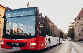 Bus der VOS fährt über den Hasetorwall in Osnabrück