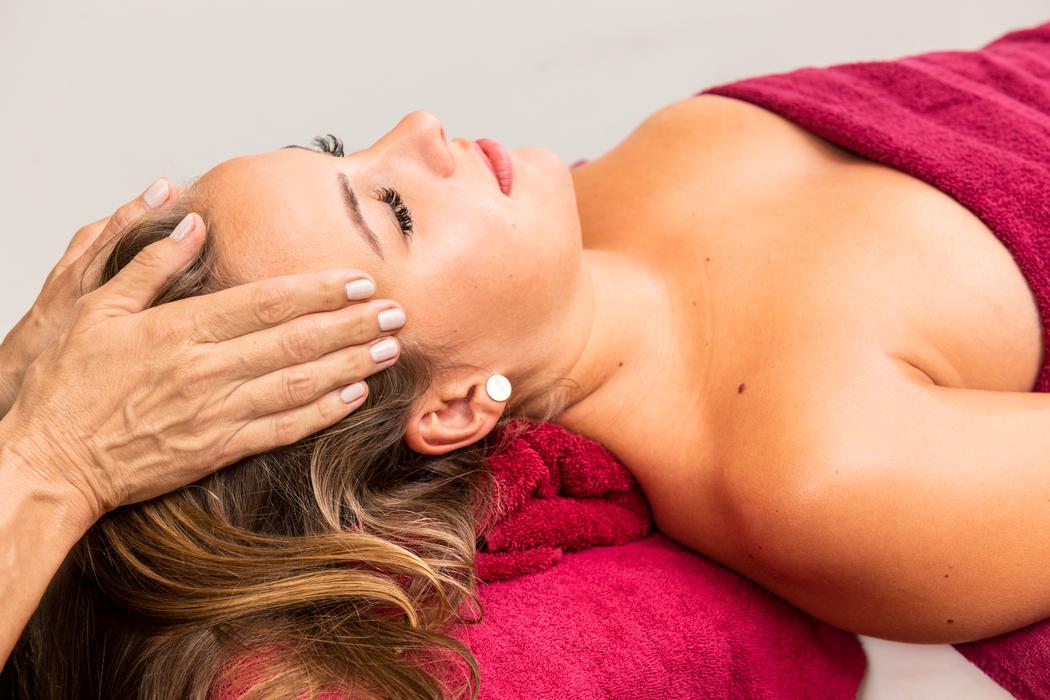 Abhyanga-Massage als Relax-Ritual zur vollkommenen Entspannung