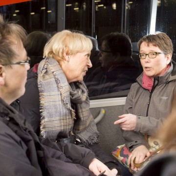 Gesprächsrunde im Bus