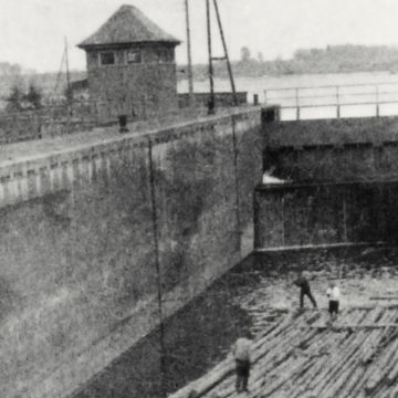 Floß in der Schleuse des Hafen osnabrück