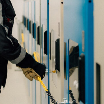 Mitarbeiter im Schalthaus