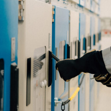 Mitarbeiter im Schalthaus