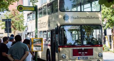 Bis bald! Ab März 2020 steht der Doppeldecker-Bus wieder an der Haltestelle Lortzingstraße.