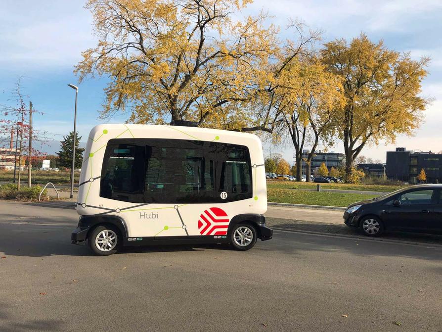 Der autonome „Hubi“-Shuttlebus macht sich bereit für Testphase Zwei am Wissenschaftspark Osnabrück.