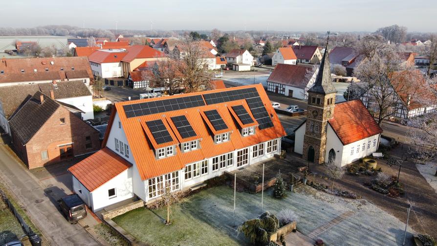 Die neue Vereins-Solaranlage der Wimmer-Schule in Bad Essen: Die Wimmer-Schule war in der zweiten Wettbewerbsrunde der Stadtwerke für die Installation einer kostenlosen Solaranlage ausgewählt worden. 